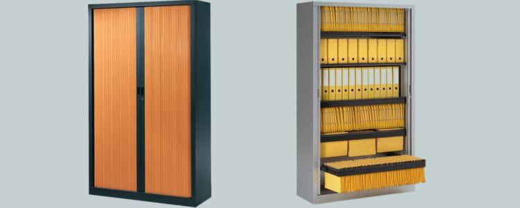 2 armoires verticales (une ouverte et une fermée)