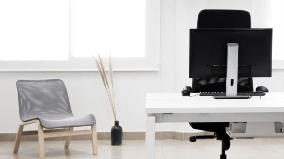 Aménagement de bureau style minimaliste
