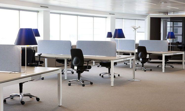 Espace De Travail Efficace Vue De Dessus Des Accessoires De Bureau Et  Amplement D'espace De Copie