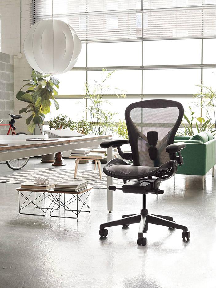 Siège de bureau ergonomique Herman Miller finition graphite carbon ou métal, gamme Aeron - France Bureau