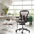 Siège de bureau ergonomique Herman Miller finition graphite carbon ou métal, gamme Aeron - France Bureau