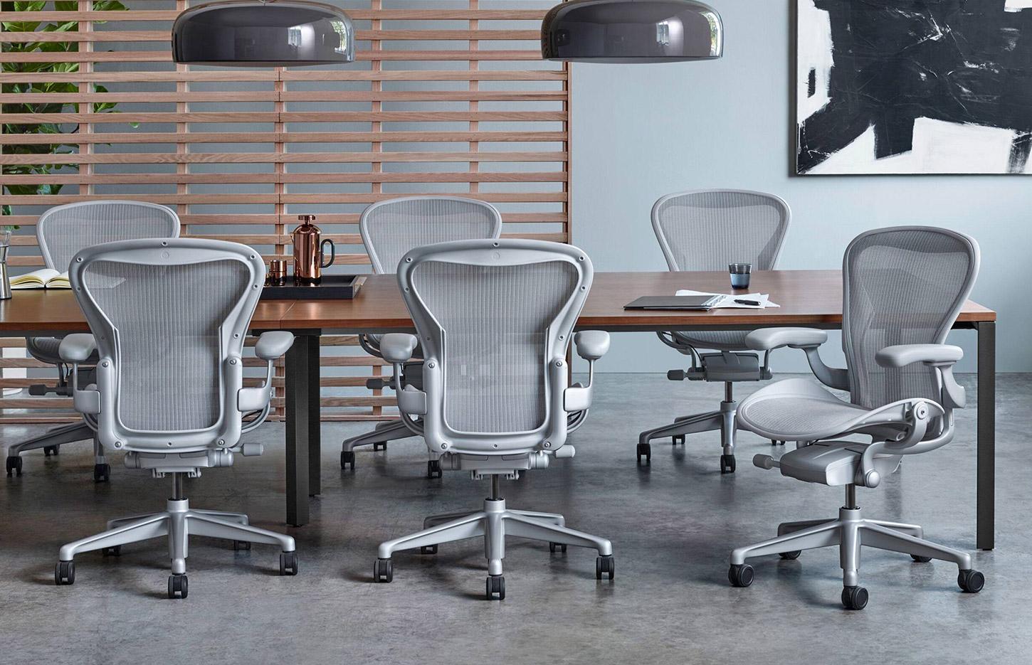 Siège de bureau ergonomique Herman Miller finition graphite carbon ou métal, gamme Aeron - France Bureau