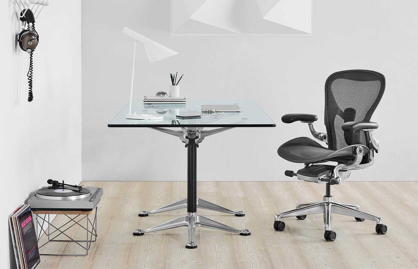 Siège de bureau ergonomique Herman Miller finition graphite carbon ou métal, gamme Aeron - France Bureau