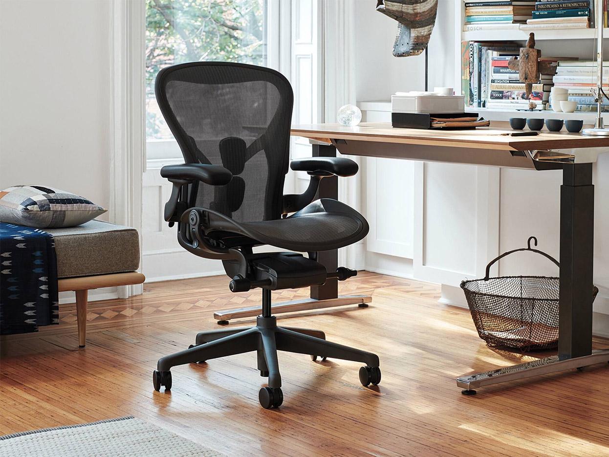 Siège de bureau ergonomique Herman Miller finition graphite carbon ou métal, gamme Aeron - France Bureau