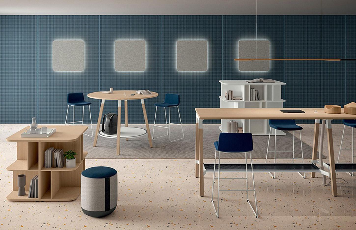 Bureau haut open-space scandinave plateau blanc pieds bois blanc, option repose pied accroche sac gamme Amazone open-space - France Bureau