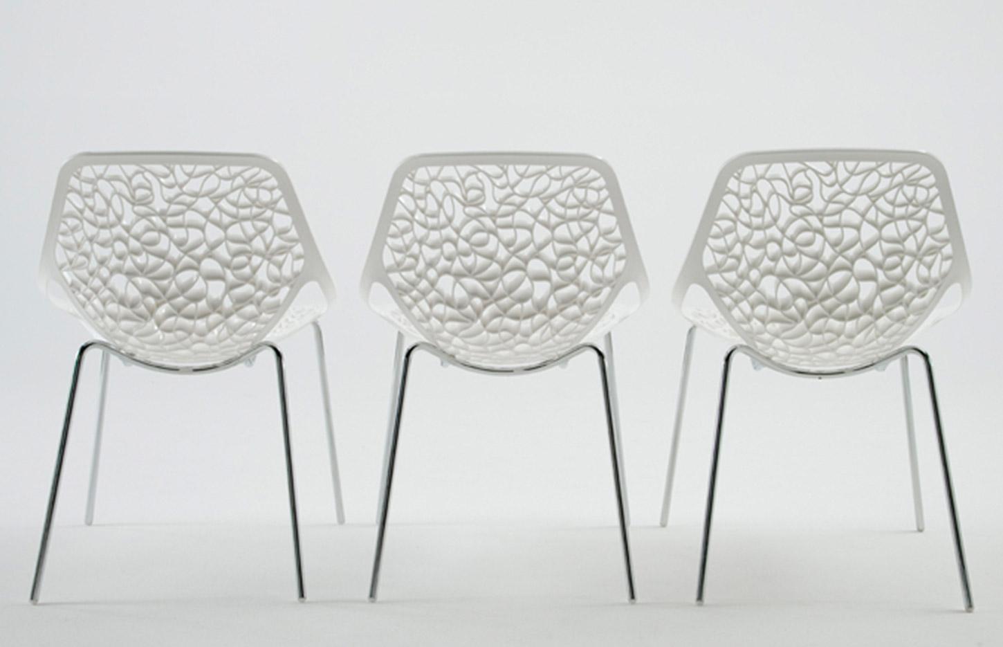 Table et chaise d\'extérieur, coque nylon et pieds en acier chromé, gamme Arlanza - France Bureau