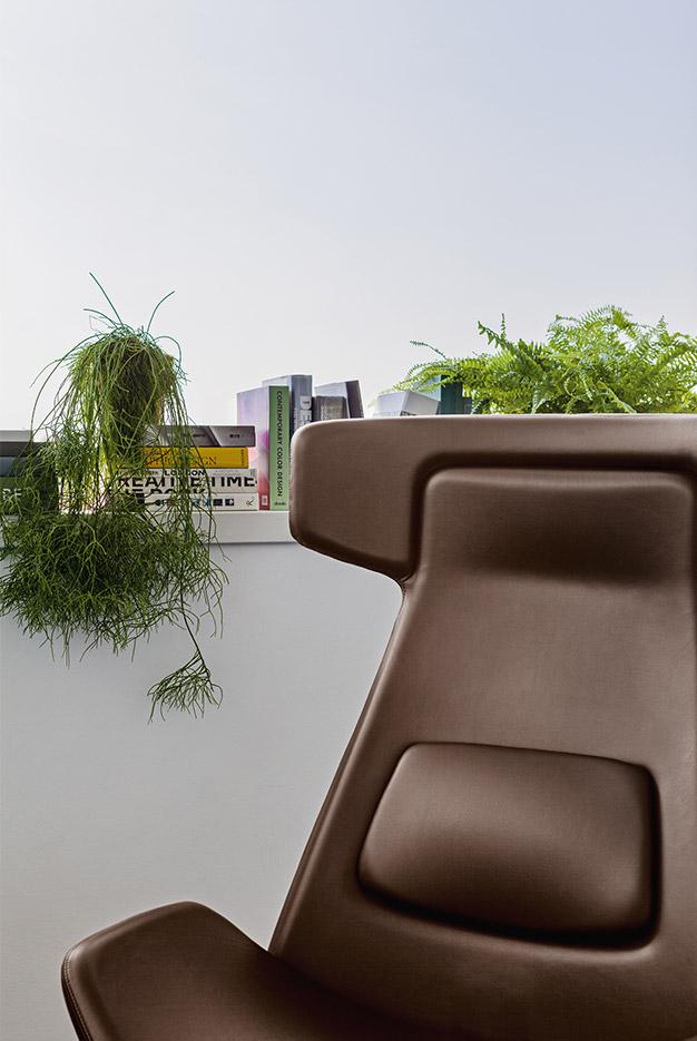 Fauteuil lounge avec repose-tête et repose-pieds en tissu, gamme Athos lounge - France Bureau