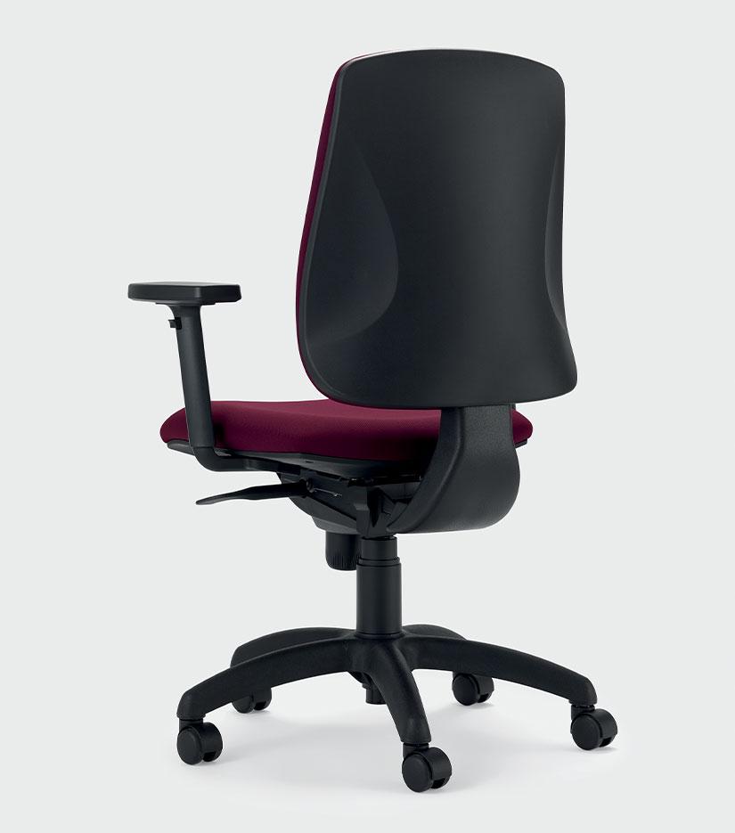 Siège opératif avec assise et dossier rembourrés et mécanisme synchrone - Gamme Bazlata	