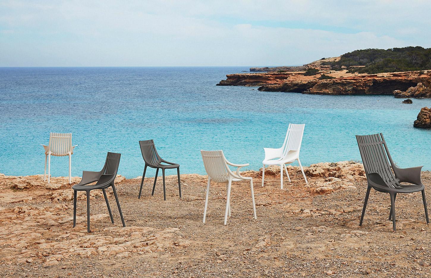 Table et chaise d\'extérieur en polyrpopylène ou plastique recyclé, gamme Bevinco - France Bureau