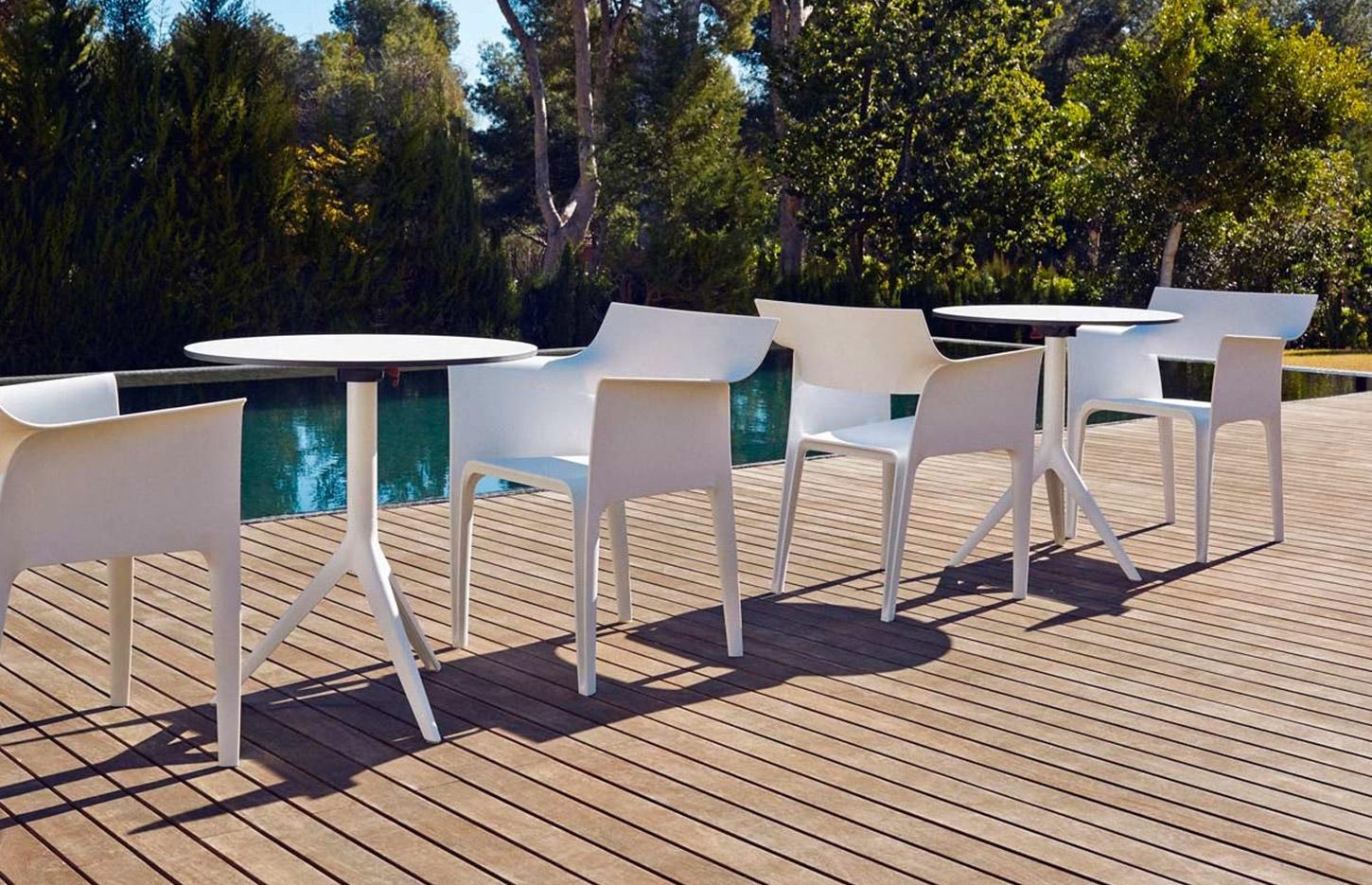 Table et chaise d\'extérieur avec plateau rond carré ou rectangulaire, gamme Bivera - France Bureau