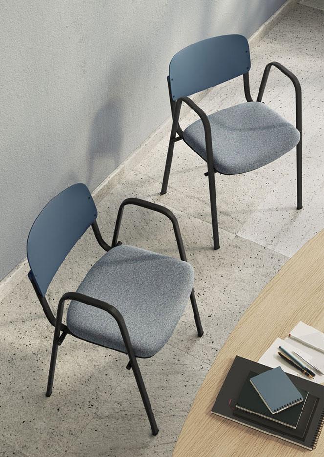 Chaise de réunion en polypropylène avec accoudoirs - Gamme Cofio Meet - France Bureau