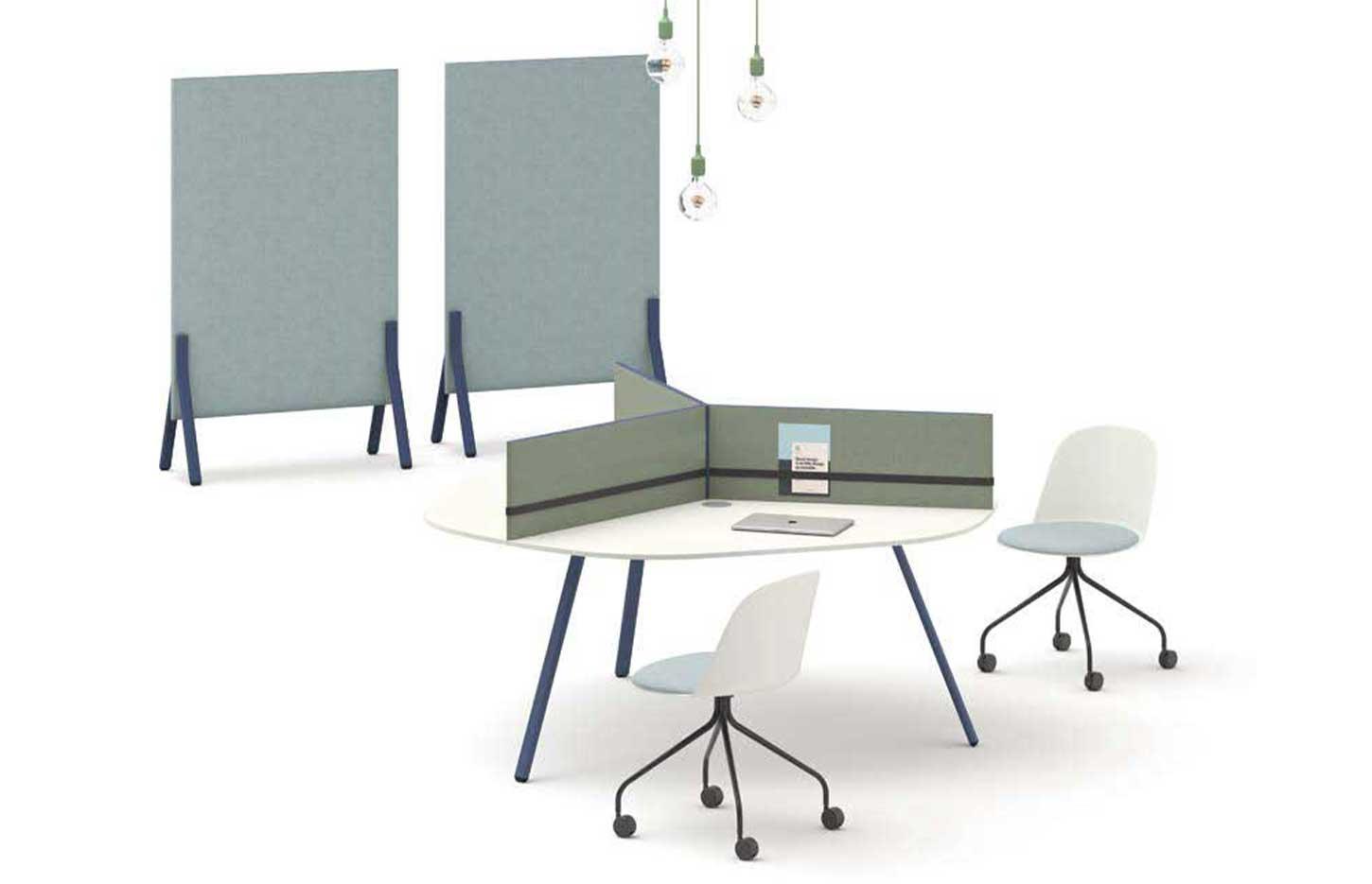 Bench coworking plateau mélaminé blanc piétement métallique bleu, panneau privatif tissu vert - gamme come - France Bureau