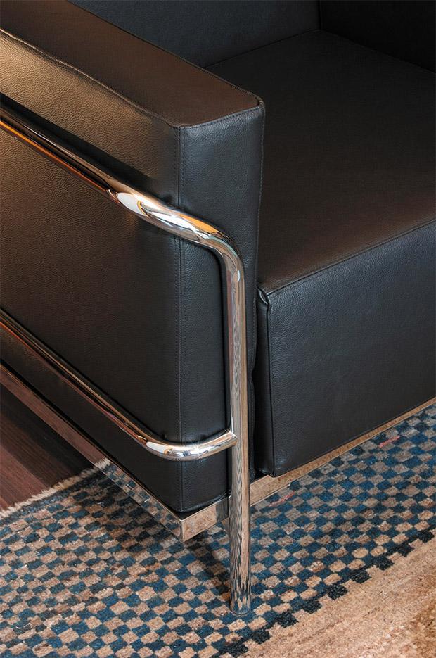 Design inspiré du fauteuil Le Corbusier LC2, Fabrication Française, gamme Corobin fauteuil, France Bureau