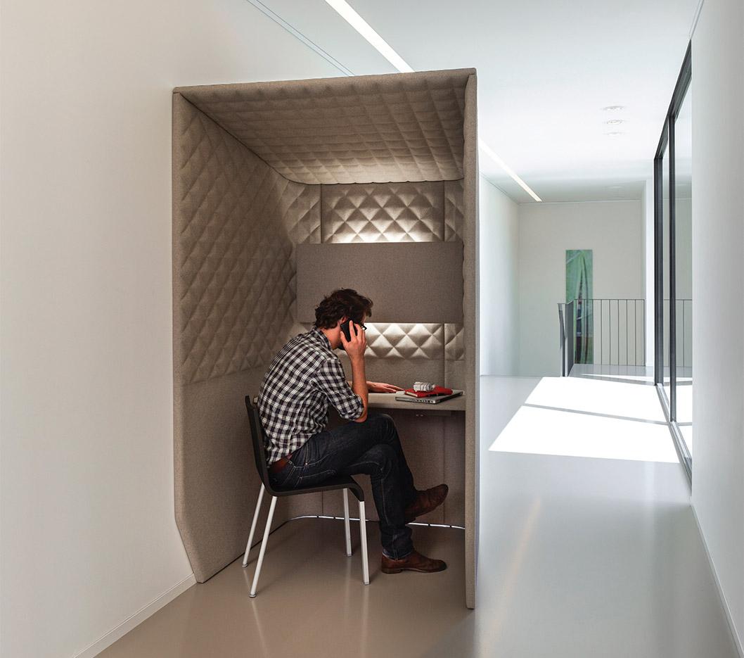 Espace privatif 1 ou 2 places absorption phonique, tablette intérieure, gamme Echoes Loge - France Bureau