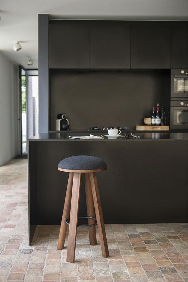Assise salle d\'attente, tabourets bois rembourrée de tissu ou laine, gamme Echoes Milk - France Bureau