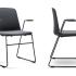Chaise d\'accueil visiteur avec accoudoirs fixes coque en polypropylène et assise en tissu - gamme flores - france bureau