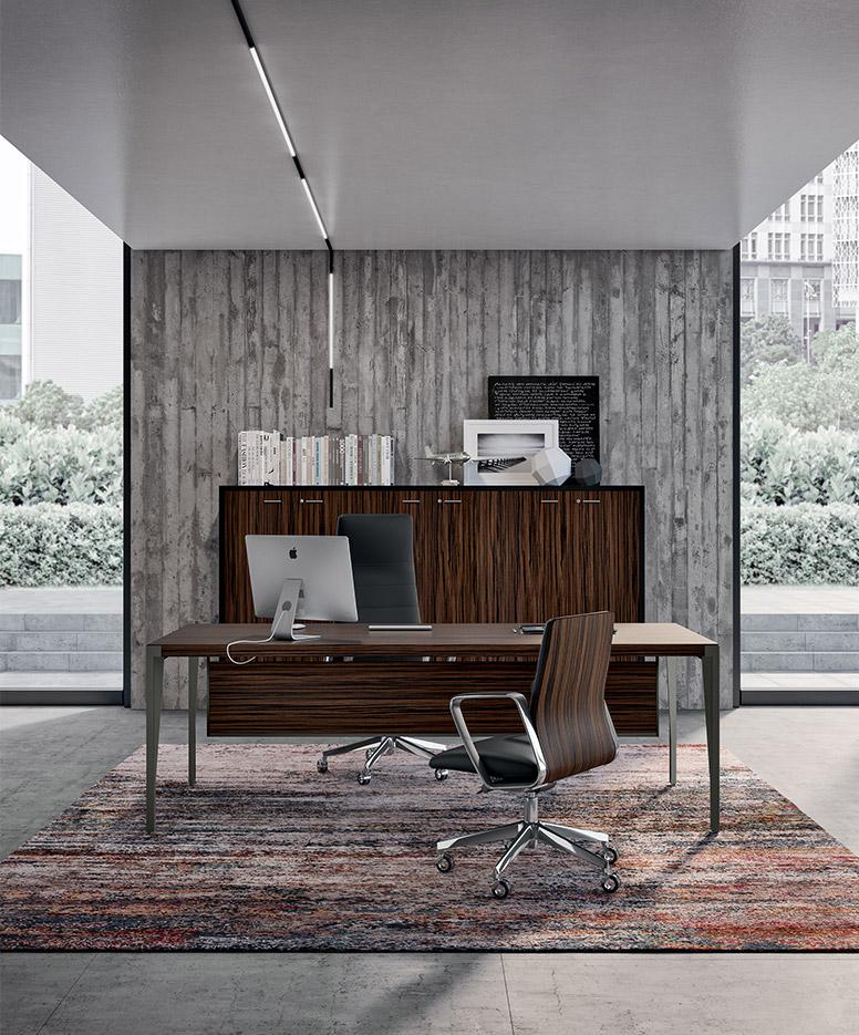 Bureau de direction en bois insert cuir avec retour sur caisson, gamme Forbes - France Bureau