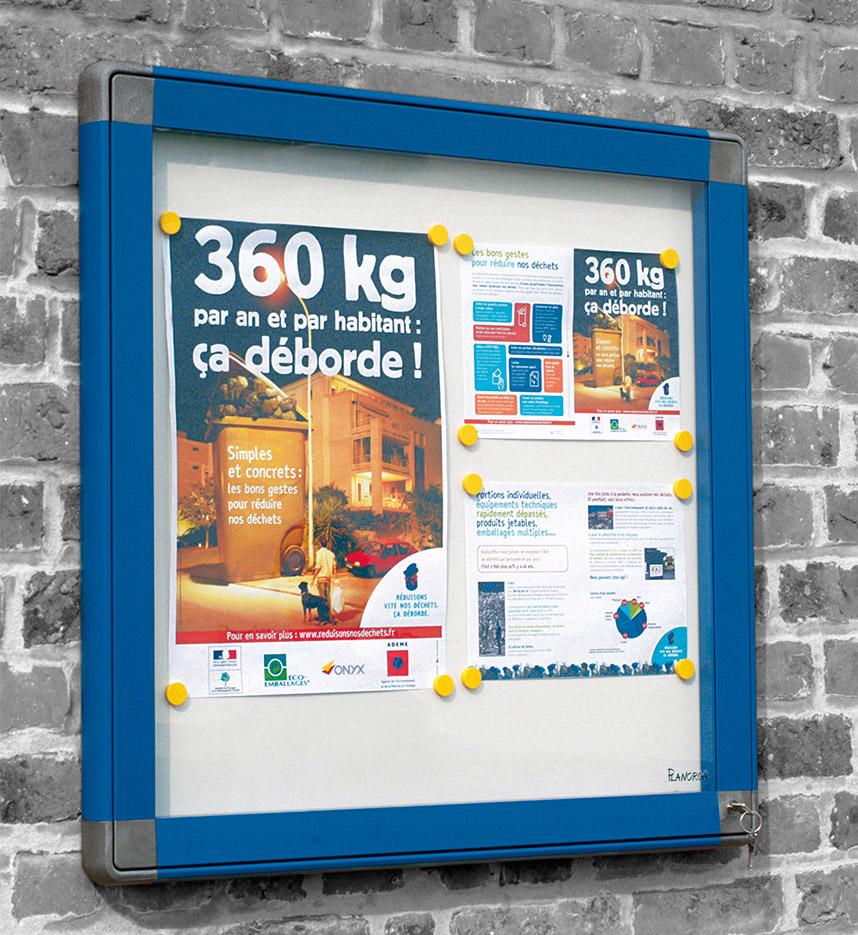 Tableau d\'affichage étanche pour l\'extérieur avec serrure, gamme Frame Out, mobilier de bureau France Bureau