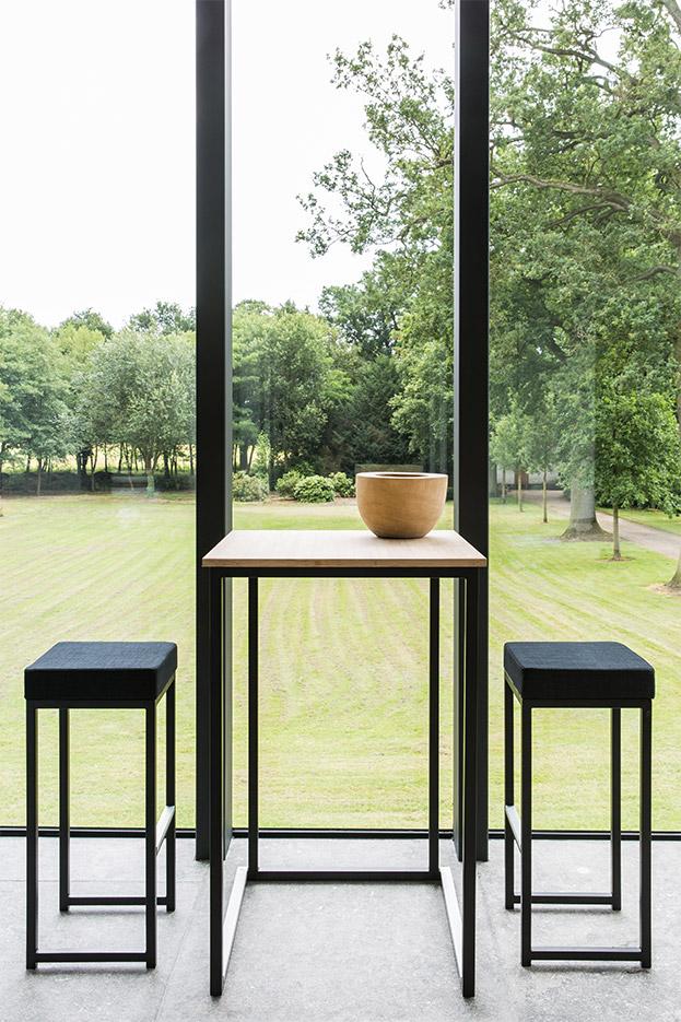 Table et chaise d\'extérieur en mélaminé, bambou ou compact, gamme Halvo - France Bureau