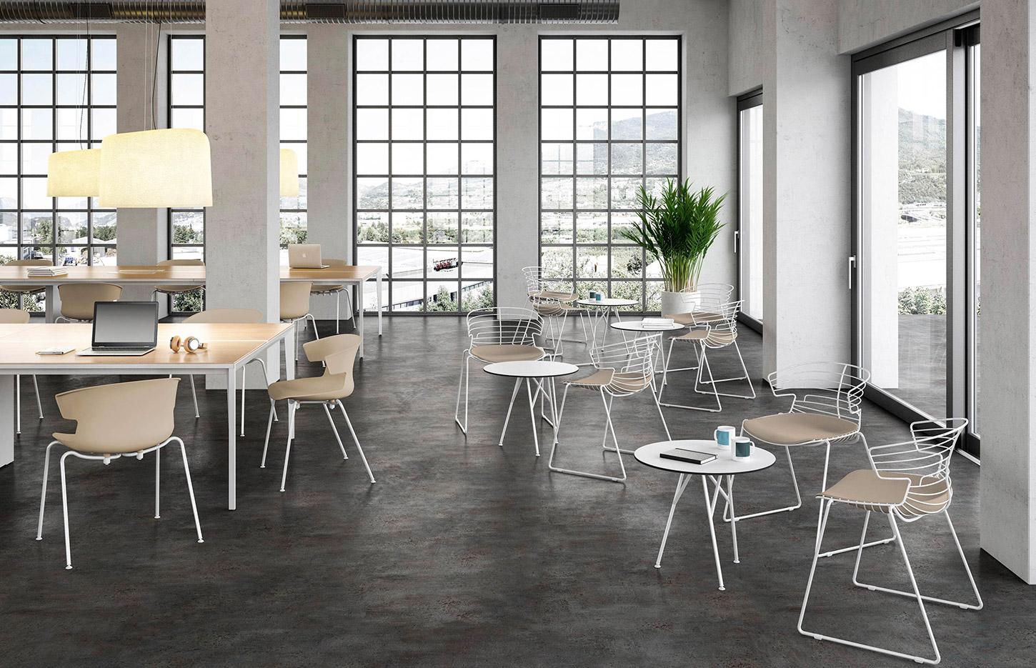 Table et chaise d\'extérieur avec dossier cadre filaire en acier, gamme Karma outdoor - France Bureau