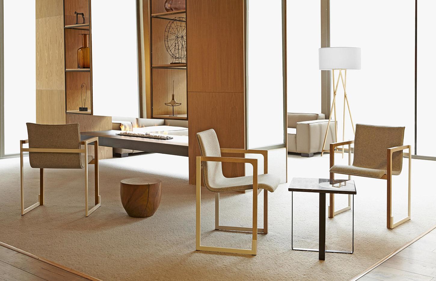 Siège piétement bois et métal avec assise hêtre ou tapissée, gamme Lecorci, France Bureau