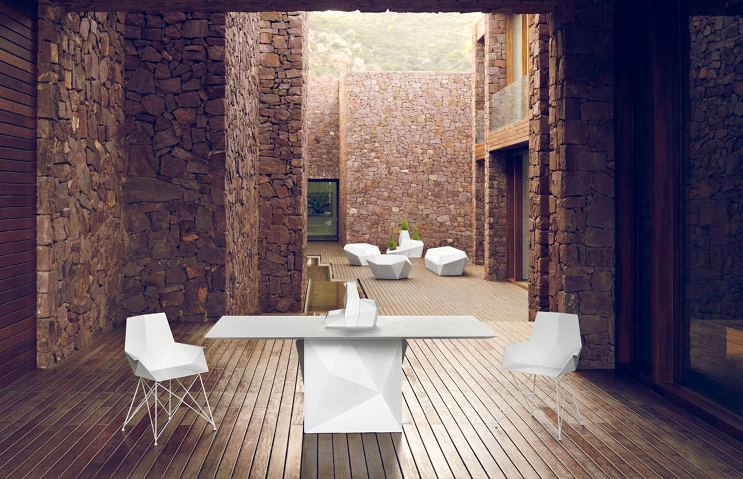 Table et chaise d\'extérieur ronde, carrée ou rectangulaire, gamme Lena - France Bureau