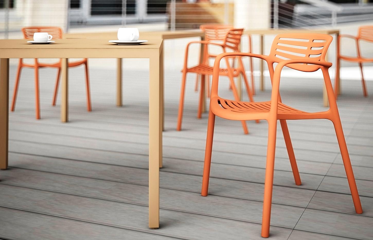 Table et chaise d\'extérieur polypropylène injecté de fibre de verre, gamme Lokka - France Bureau