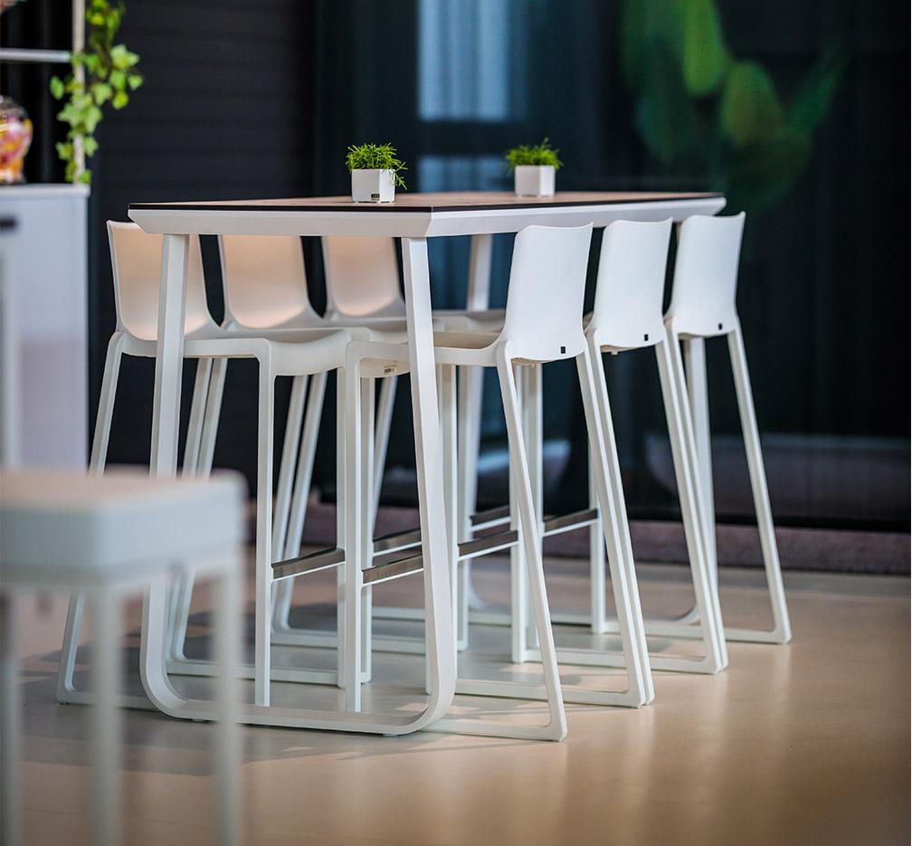 Table bar haute pieds trapèzes ou arche pour l\'extérieur, gamme Lunda haute, France Bureau