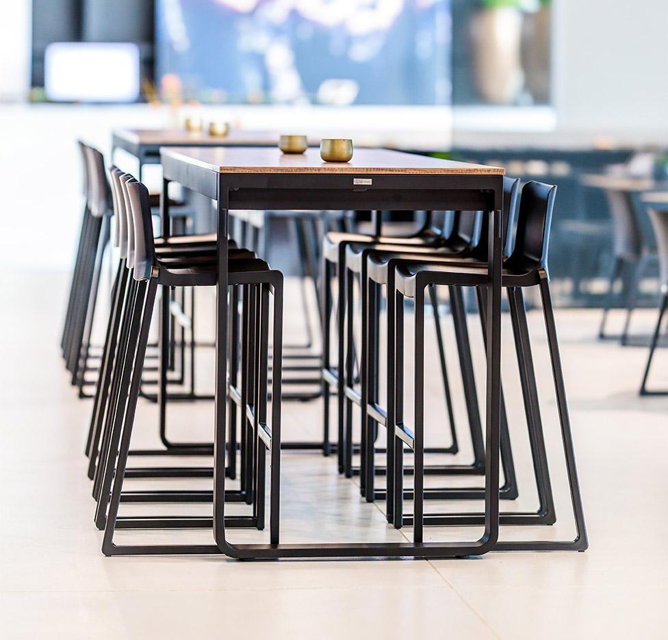 Table bar haute pieds trapèzes ou arche pour l\'extérieur, gamme Lunda haute, France Bureau
