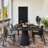 Table de réunion forme tonneau, plateau galbé esthétique et structure conique métal poudré, gamme Medina Réunion - France Bureau