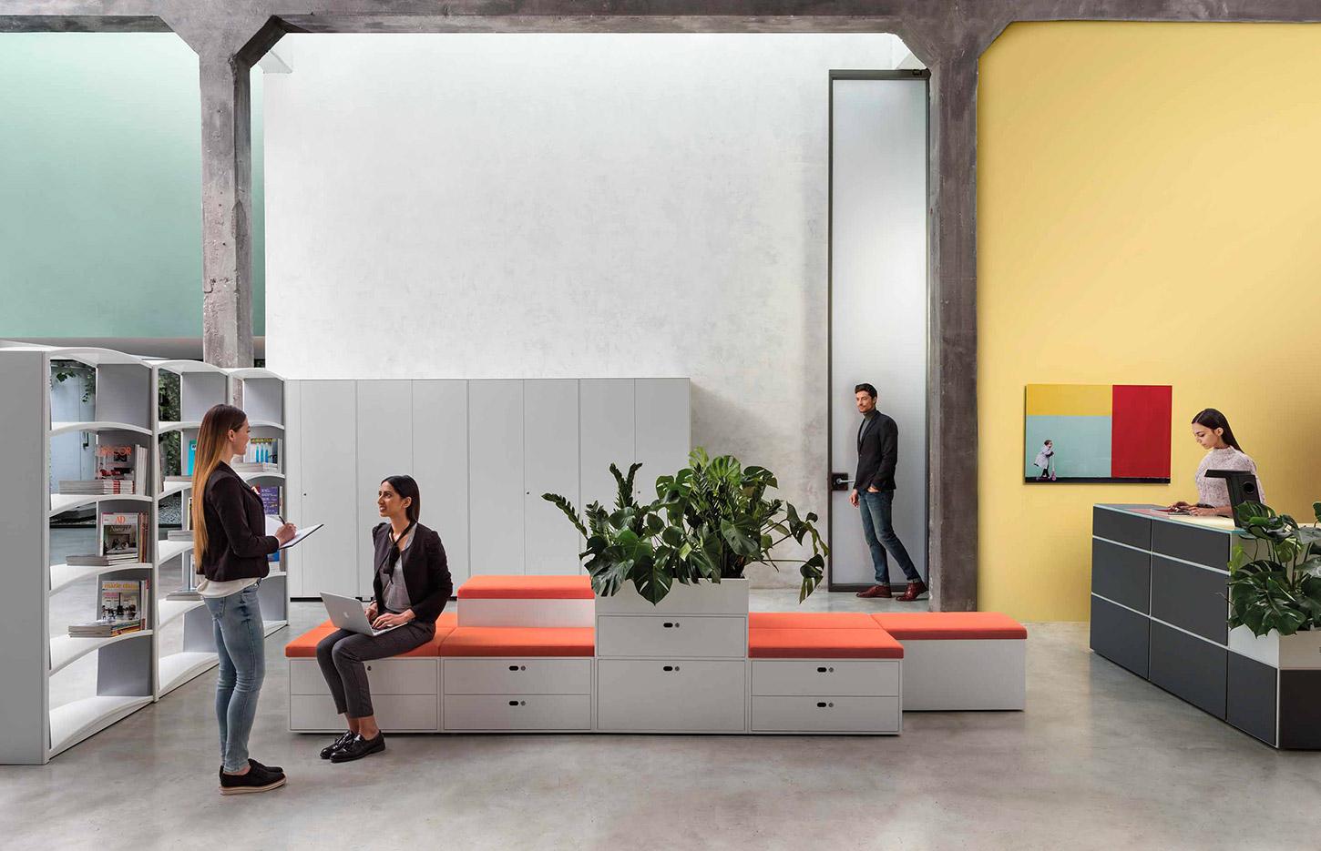 Meubles de bureaux à tiroirs ouvert ou à porte, structure blanche, gamme Mézenc - France Bureau