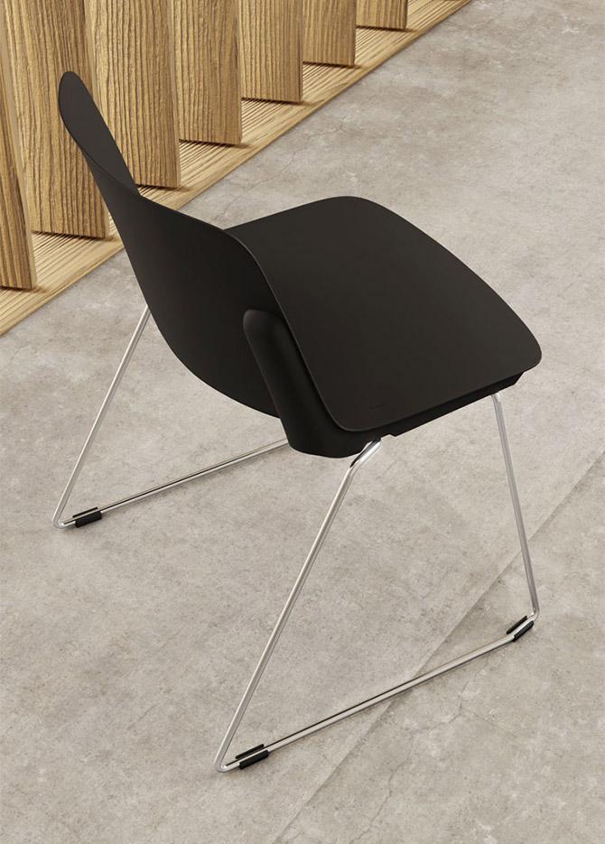 Chaise visiteur empilable avec monocoque en polypro et piètement luge en acier gamme Minho - France Bureau	