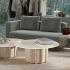 Canapé design vert sauge aux flancs ondulés avec tables basses sculpturales, gamme Misurina - France Bureau