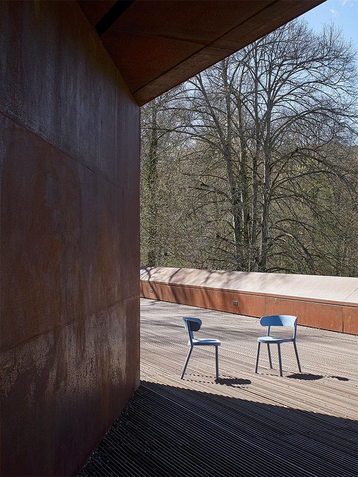 Chaise de restauration en polypropylène recylé empilable résistant UV, gamme Moor - France Bureau