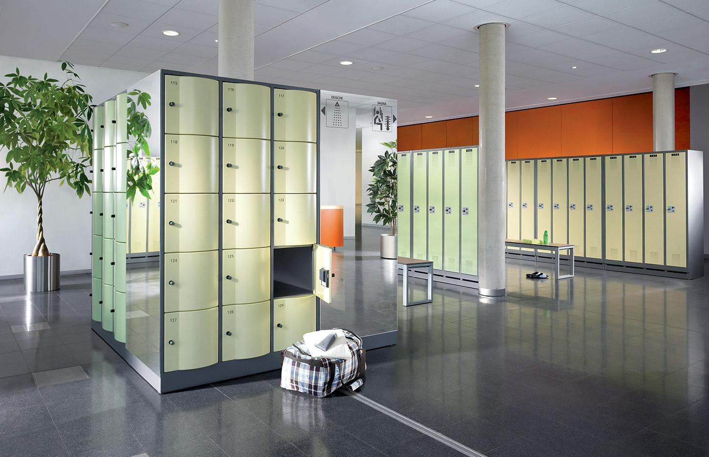Vestiaire à casiers avec portes bombées anti vandalisme, ensemble monobloc, gamme Moroni - France Bureau