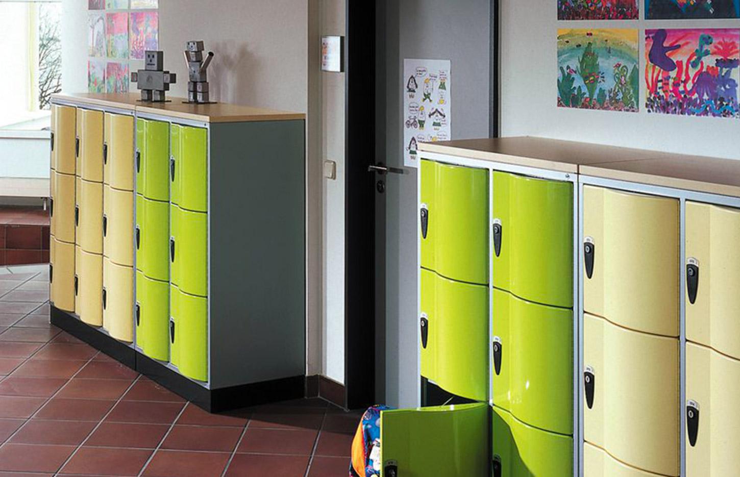 Vestiaire à casiers avec portes bombées anti vandalisme, ensemble monobloc, gamme Moroni - France Bureau
