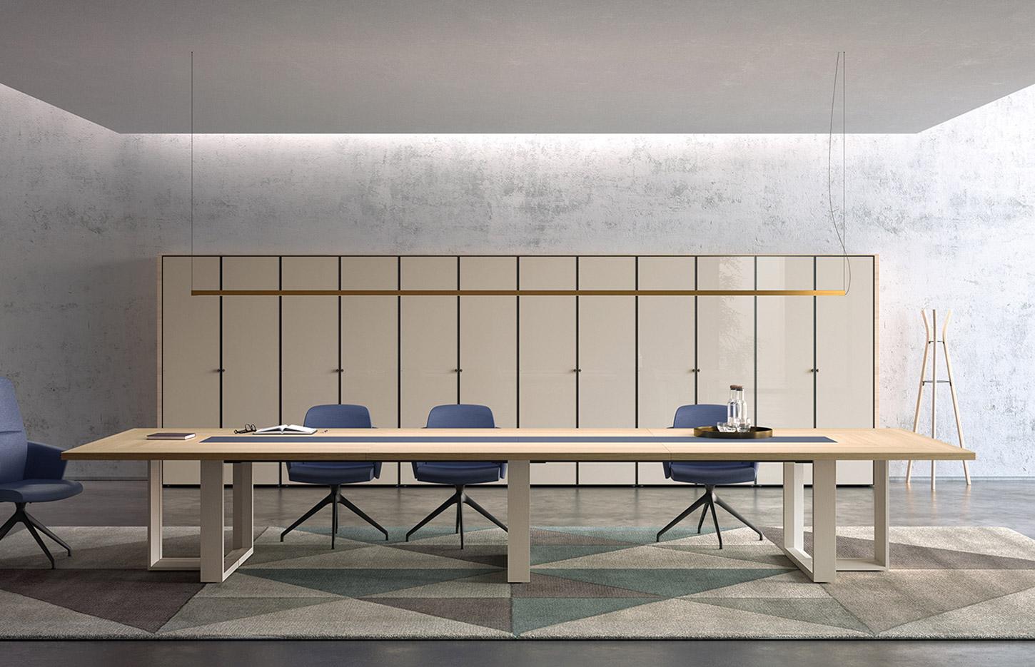 Bureau de direction en bois et en cuir avec rangements et tables de réunion, gamme Parvis, France Bureau
