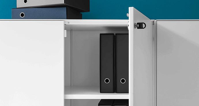 Description Prieto Armoire à portes battantes
