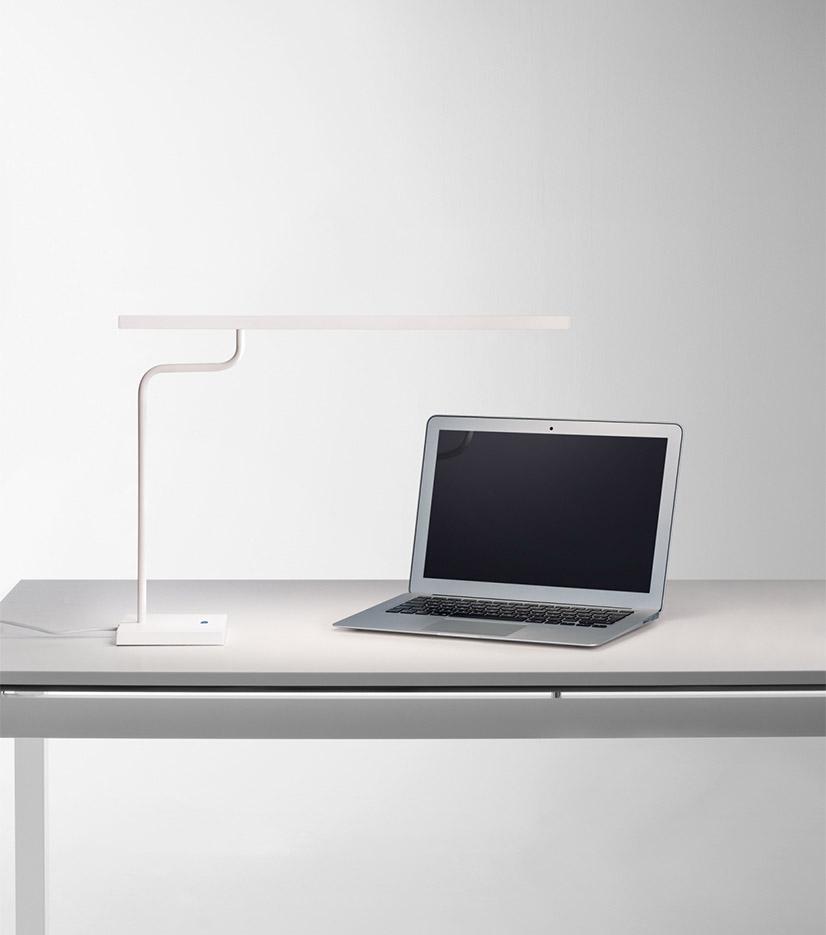 Lampe de bureau éclairage LED réglable avec variateur d\'intensité, gamme Profil office line - France Bureau