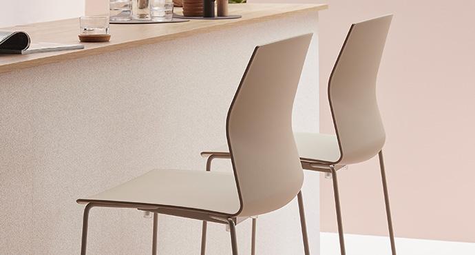 Description Riva Tabouret Tabouret et chaise bar haute