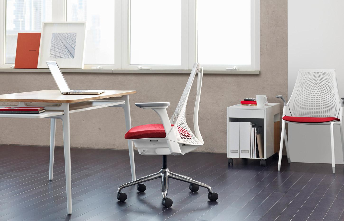 Siège de bureau ergonomique limiteur de bascule et profondeur d\'assise réglable, gamme Sayl - France Bureau