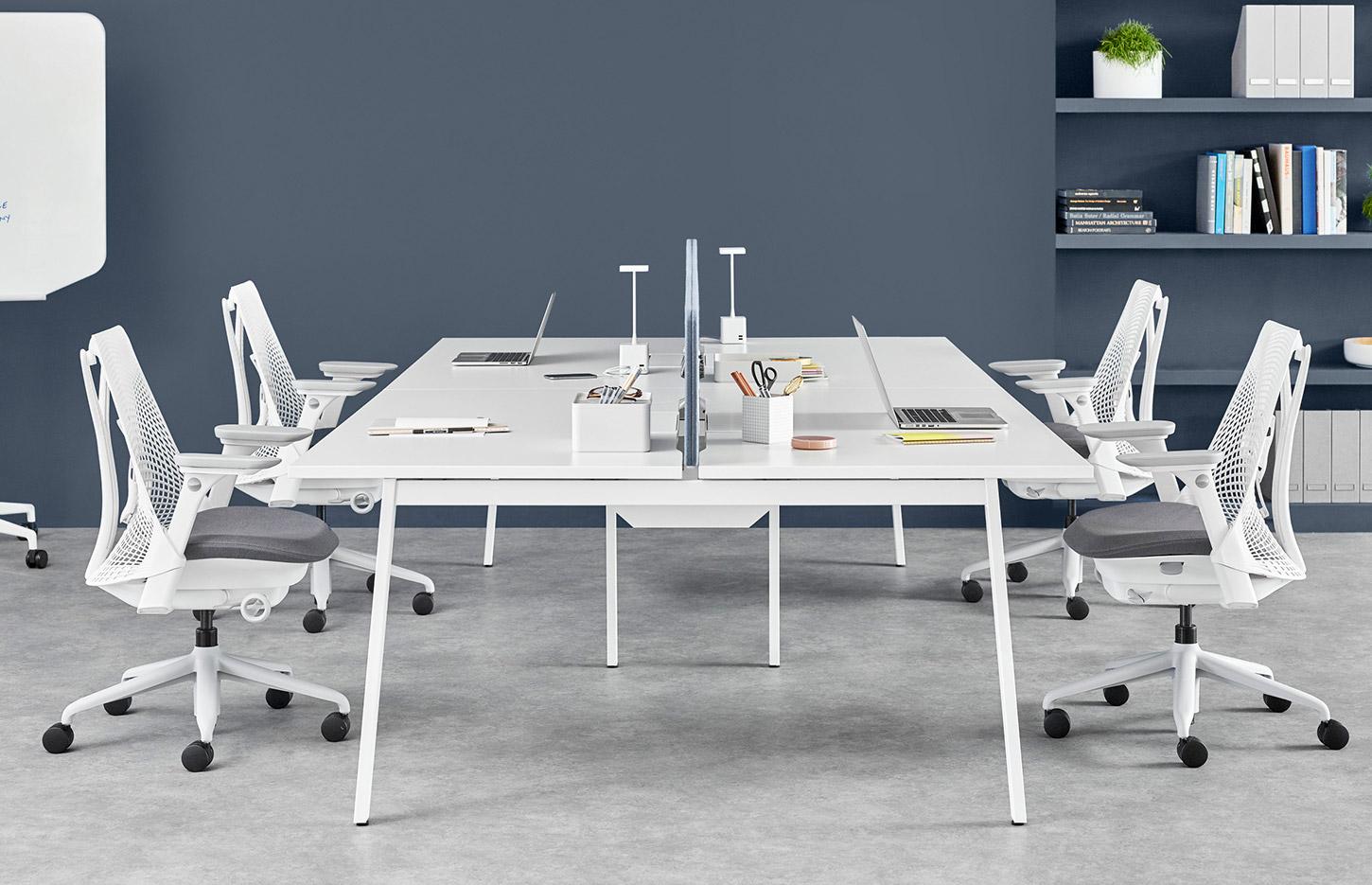 Siège de bureau ergonomique limiteur de bascule et profondeur d\'assise réglable, gamme Sayl - France Bureau