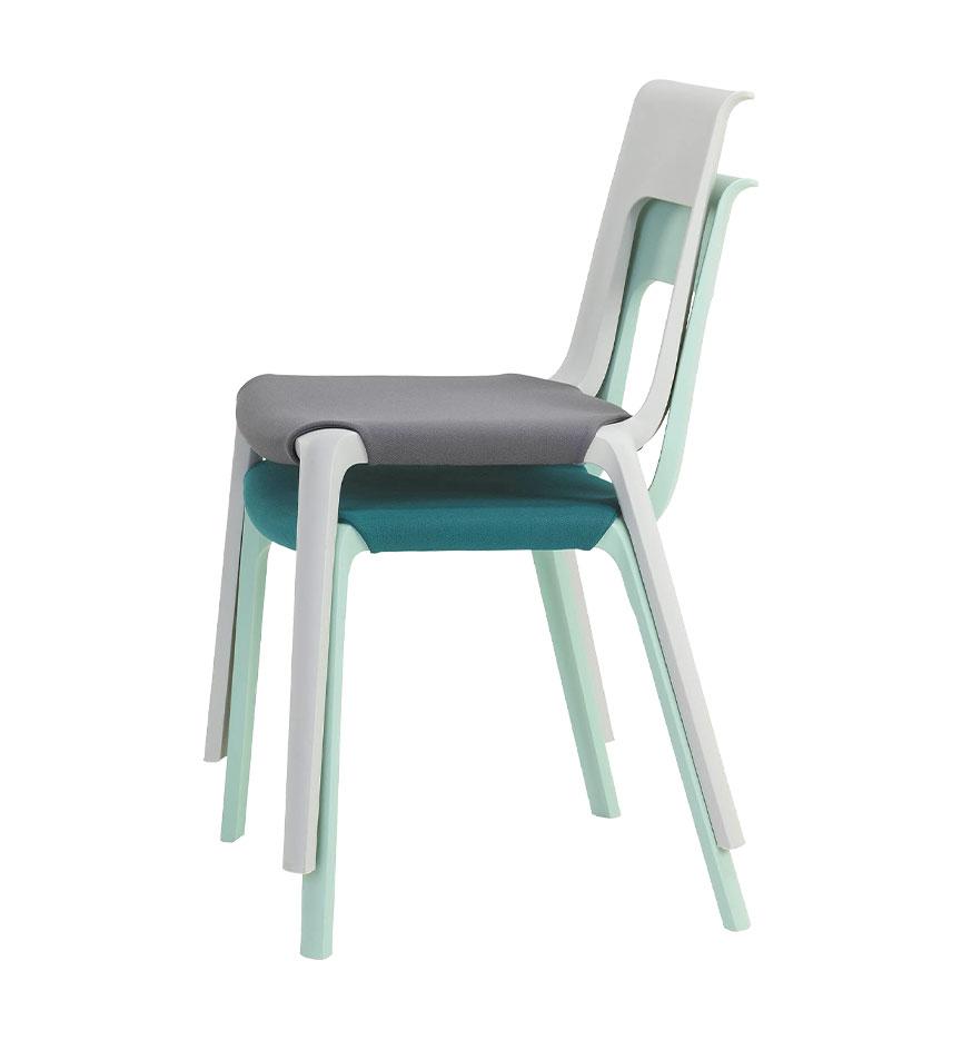 Chaise polyvalente empllable en polypropylène avec assise en tissu polyester - Gamme Scorno - France Bureau	