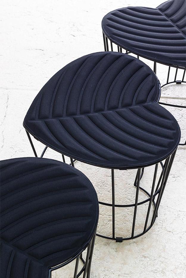 Pouf d\'accueil tige d\'acier noir et coussin d\'assise en option, gamme Segura - France Bureau