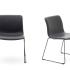 Chaise visiteur et de réunion avec accoudoirs fixe en option et monocoque tapissé - GAMME TARO - France Bureau