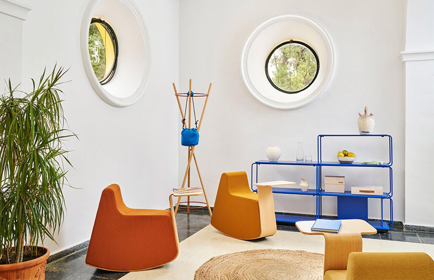 Pouf basculant rembourré en tissu avec tablette en bois - Gamme Vaccarès - France Bureau	
