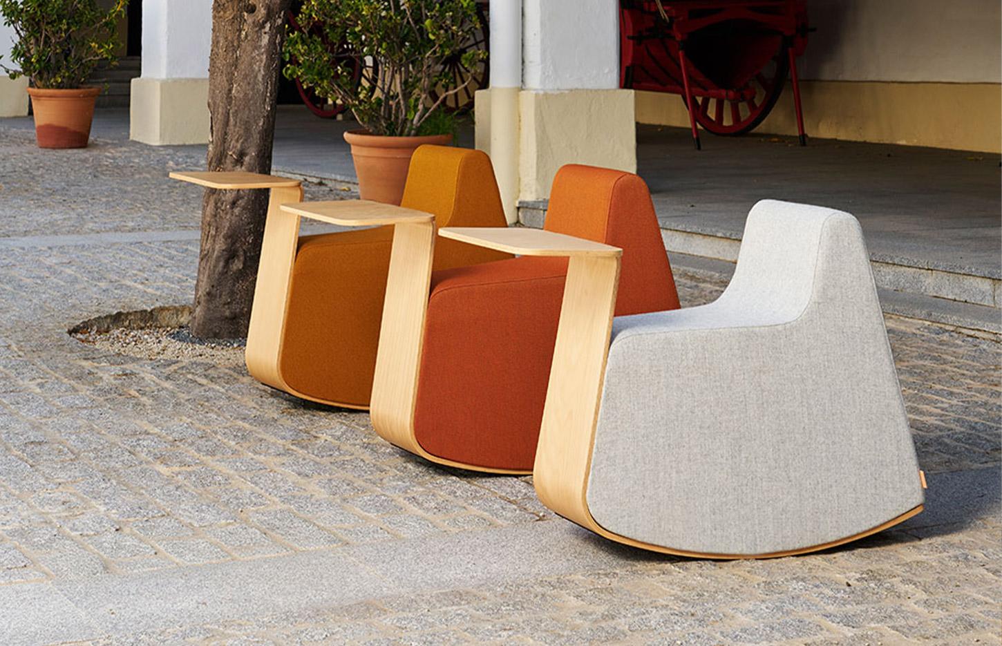 Pouf basculant rembourré en tissu avec tablette en bois - Gamme Vaccarès - France Bureau	