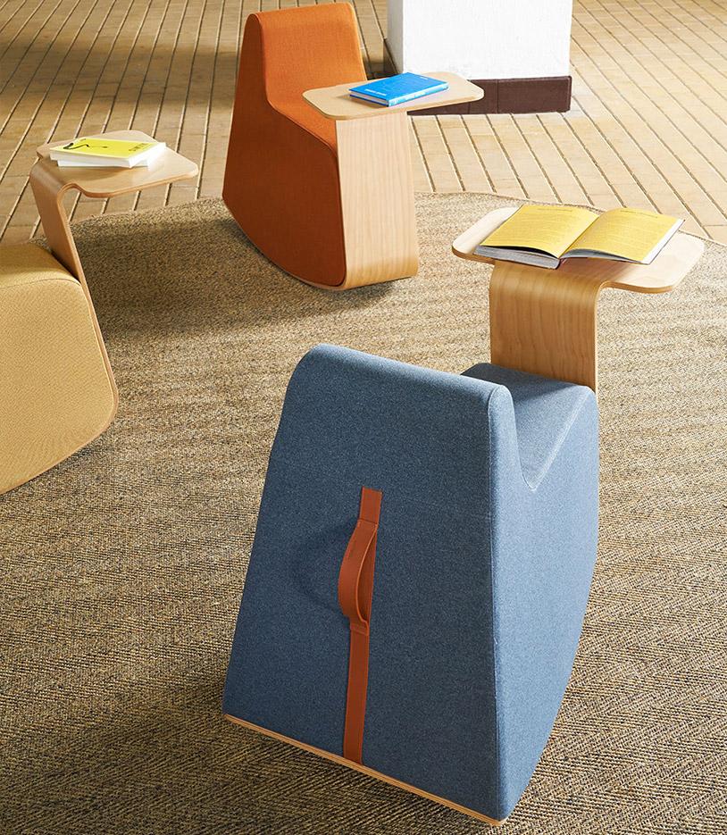 Pouf basculant rembourré en tissu avec tablette en bois - Gamme Vaccarès - France Bureau	