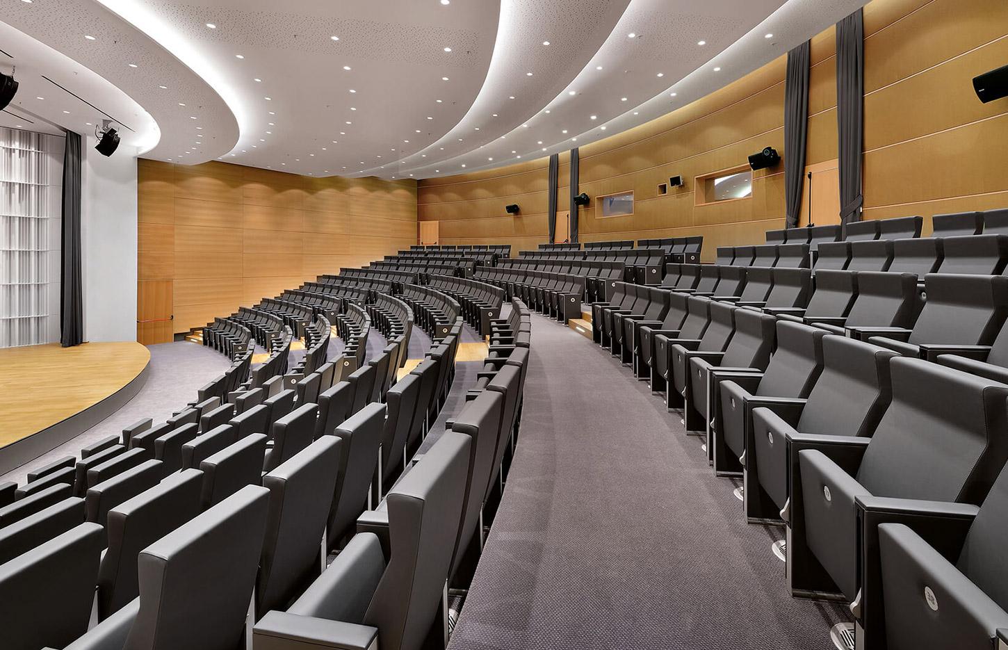 Assise pour amphithéâtre dossier haut ou mi-haut piétement plein ou ouvert, gamme Valmorel - France Bureau