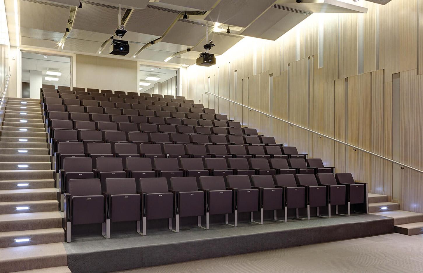 Assise pour amphithéâtre dossier haut ou mi-haut piétement plein ou ouvert, gamme Valmorel - France Bureau